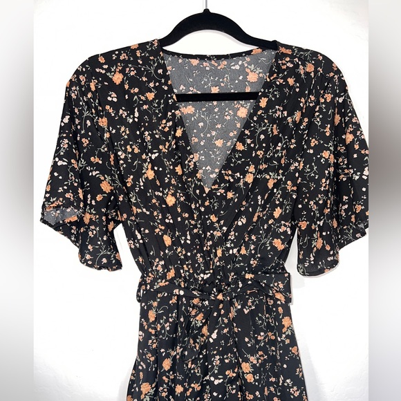 SHEIN Full Length Black Floral Vneck Split Aide Fit&Flare Flare Sleeve Tie Up - Picture 4 of 13